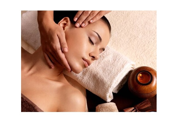 Massage ressourçant du visage au spa de Cuisery 71
